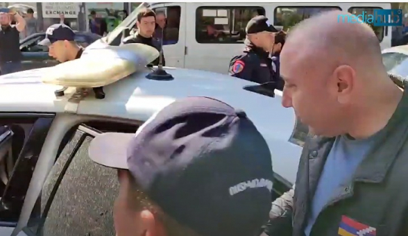 На проспекте Маштоца граждан подвергли приводу с применением грубой силы (видео)